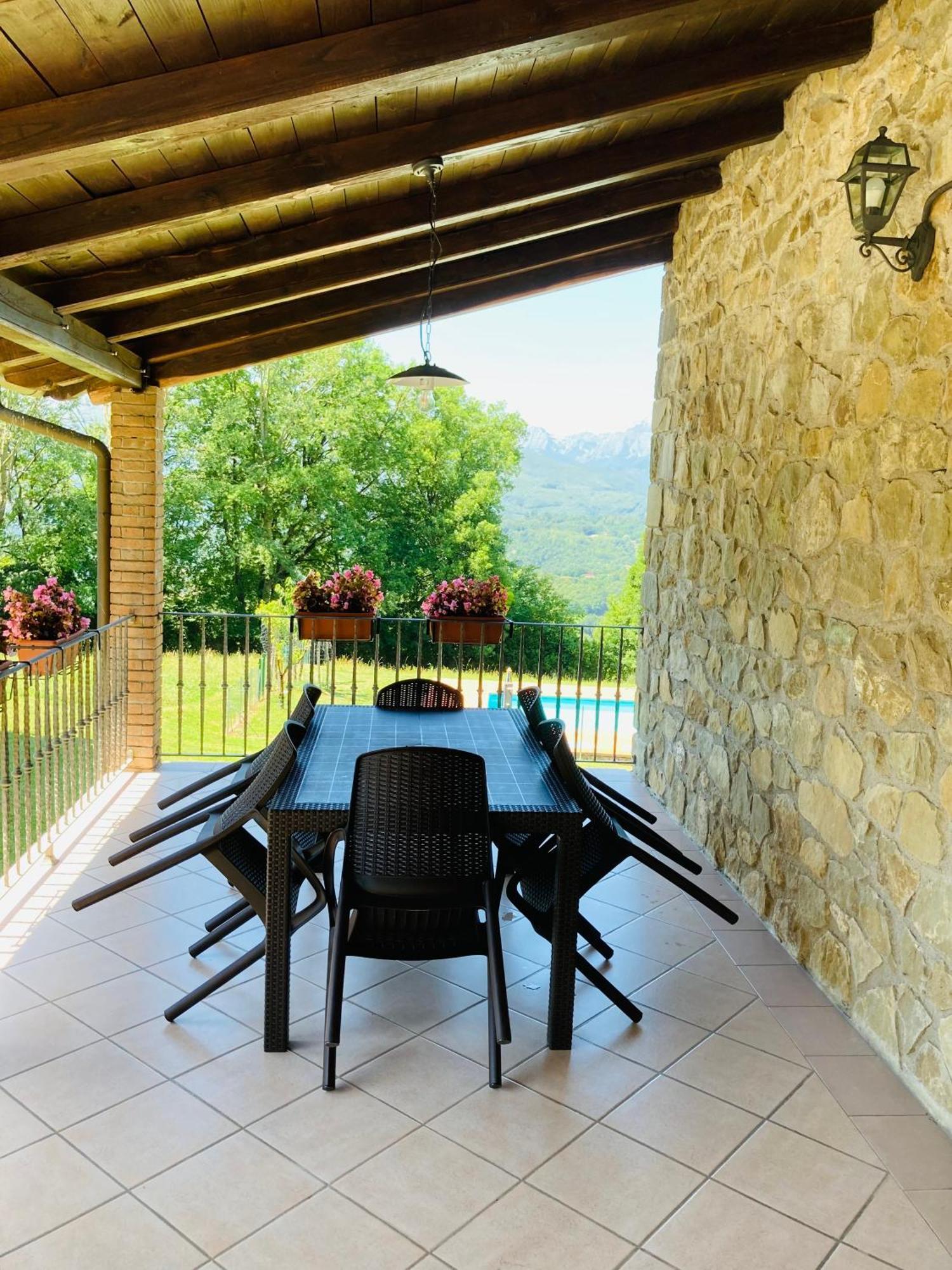 Agriturismo Poderino Кастільйоне-ді-Гарфаньяна Екстер'єр фото